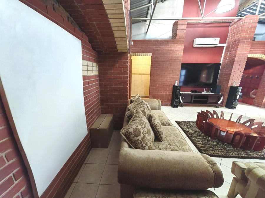 5 Bedroom Property for Sale in Fichardt Park Free State
